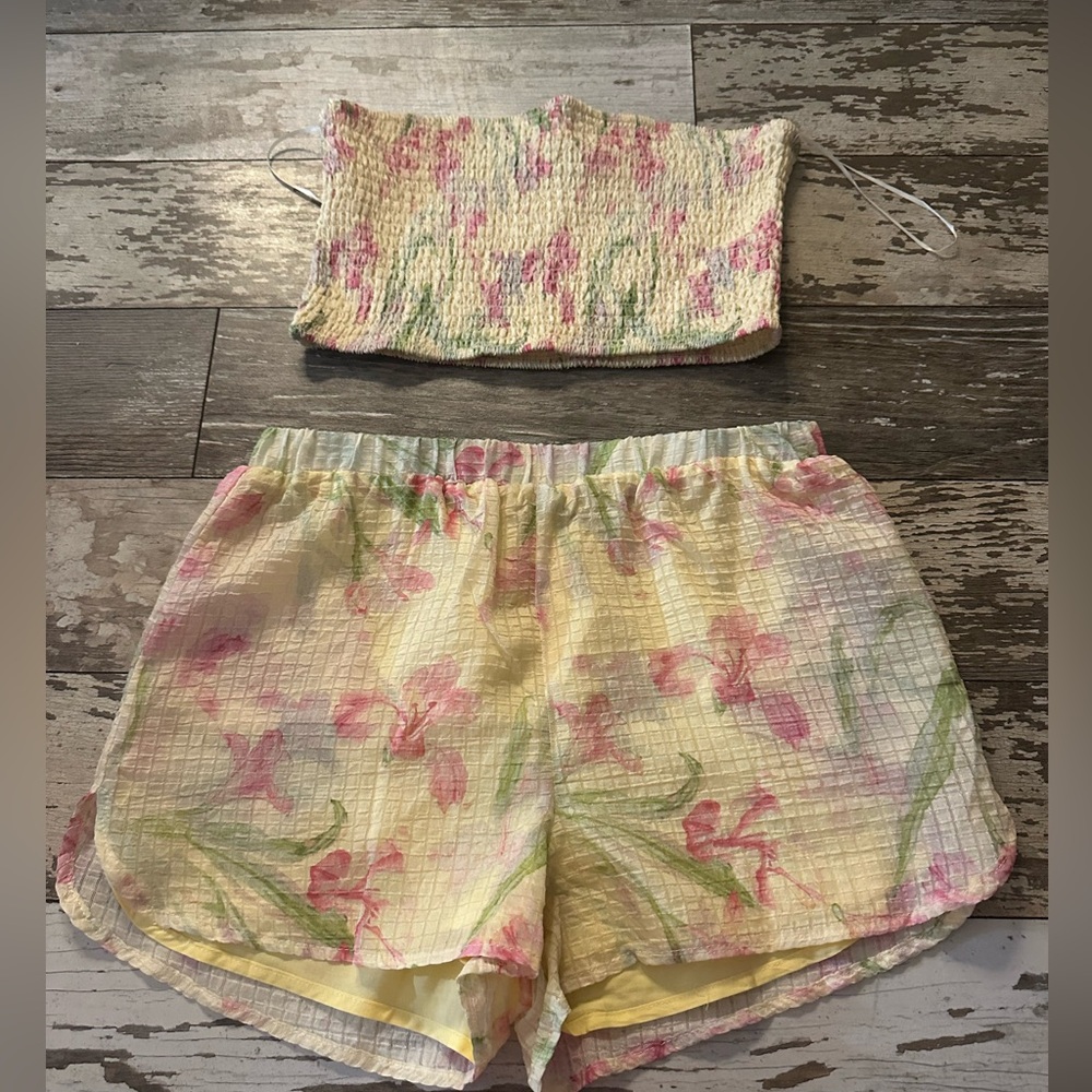 Floral Knit Top and Shorts Set/ never worn/ tag removed